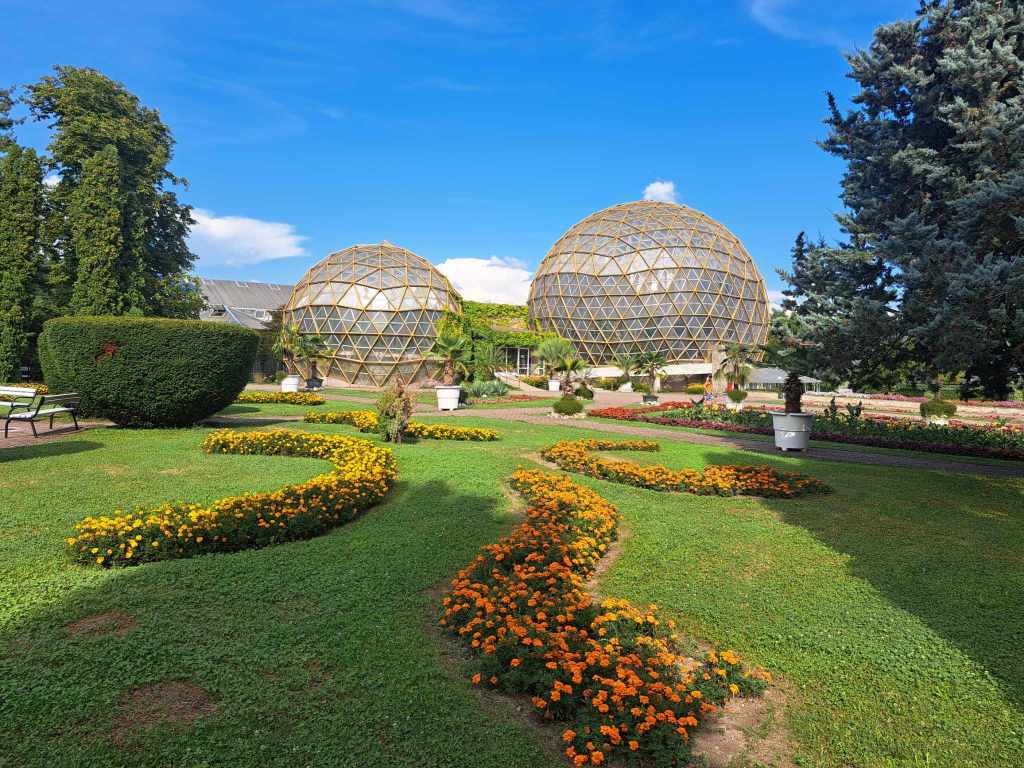 A zsibói botanikus kert jellegzetes üvegházai