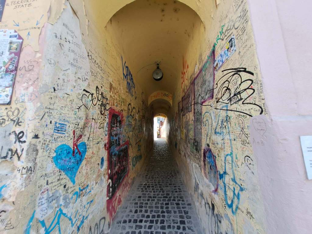 Ha minden kötél szakad: lezárták a tűzoltók és szerelmesek sikátorát